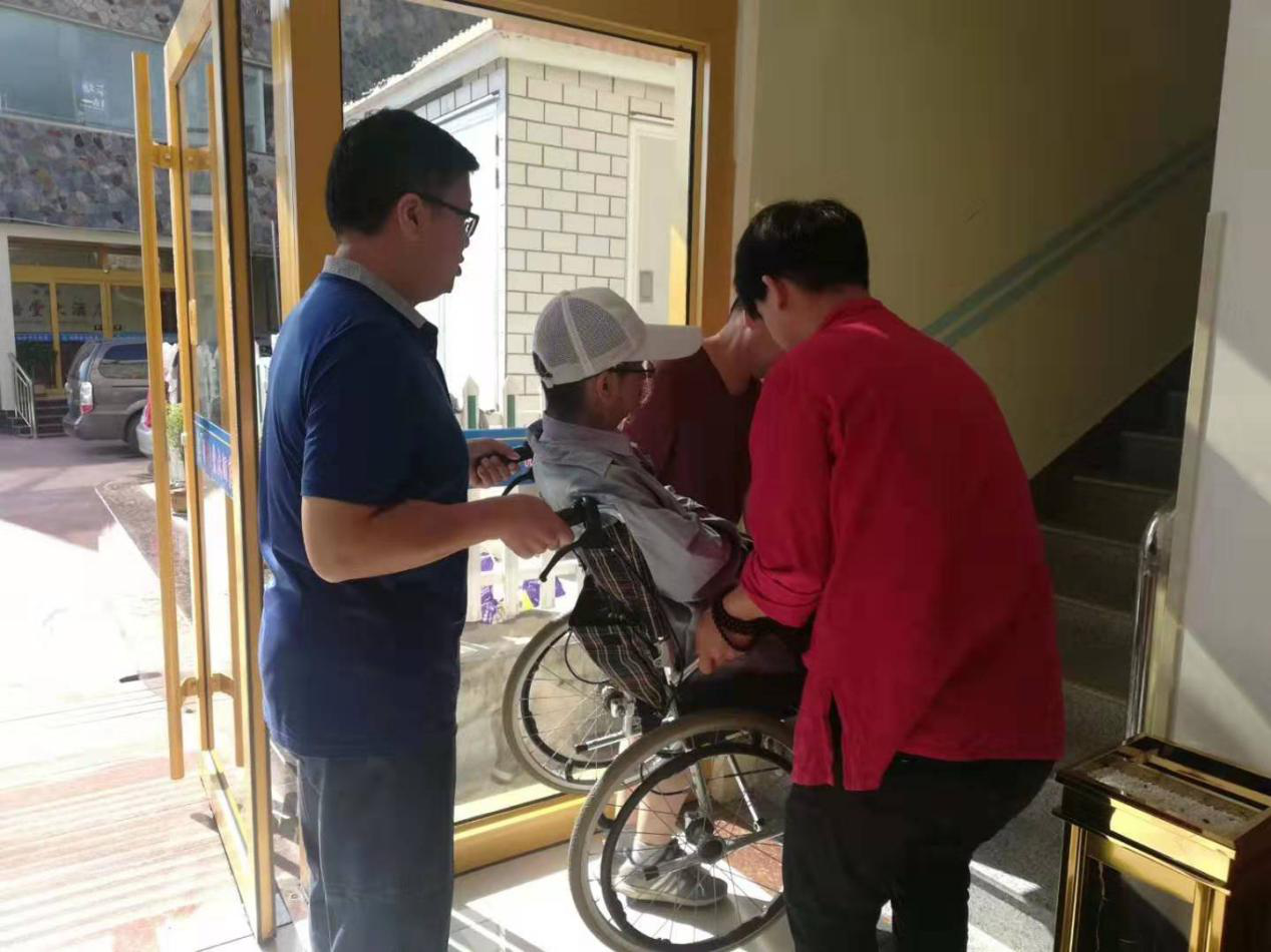 帮助残友调节身体