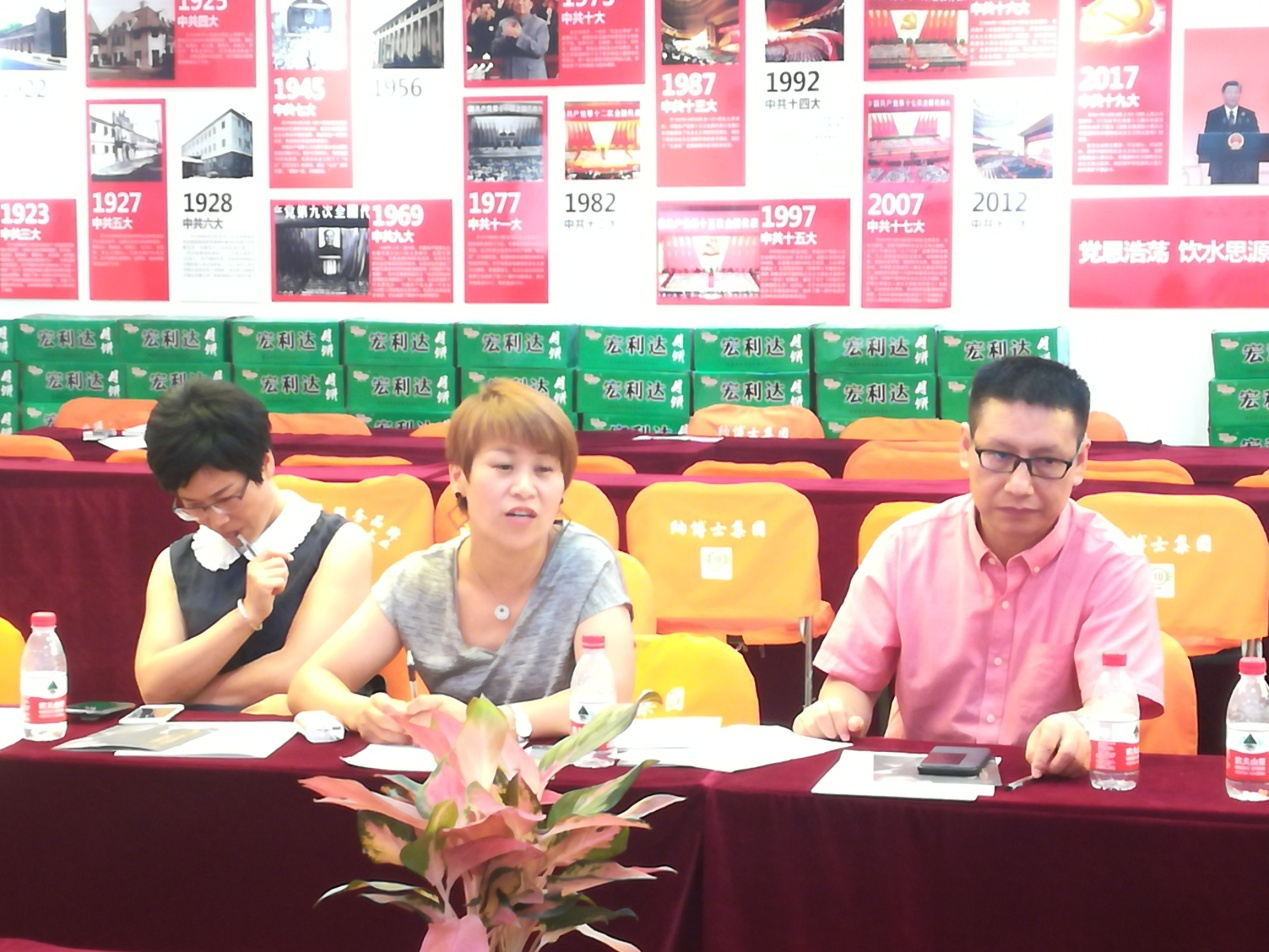 回顾了商会10多年的发展历程