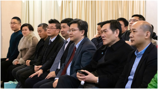 新一届理事会选举了新的领导班子