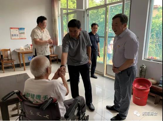 村居主导、企业参与