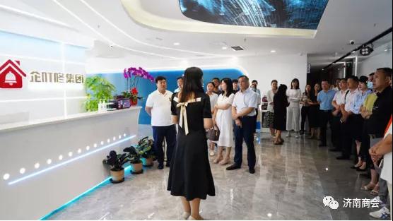 企业家参观企叮咚集团