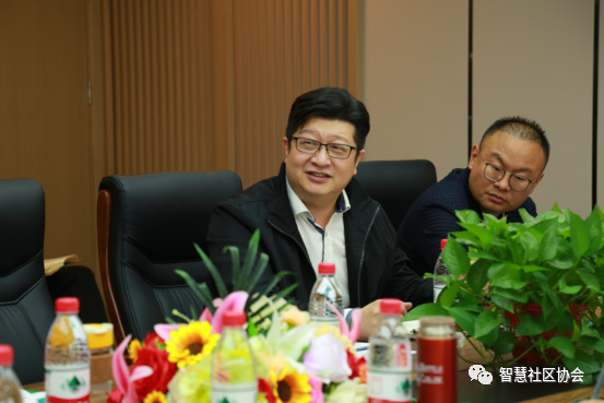 秘书长王耀汇报
